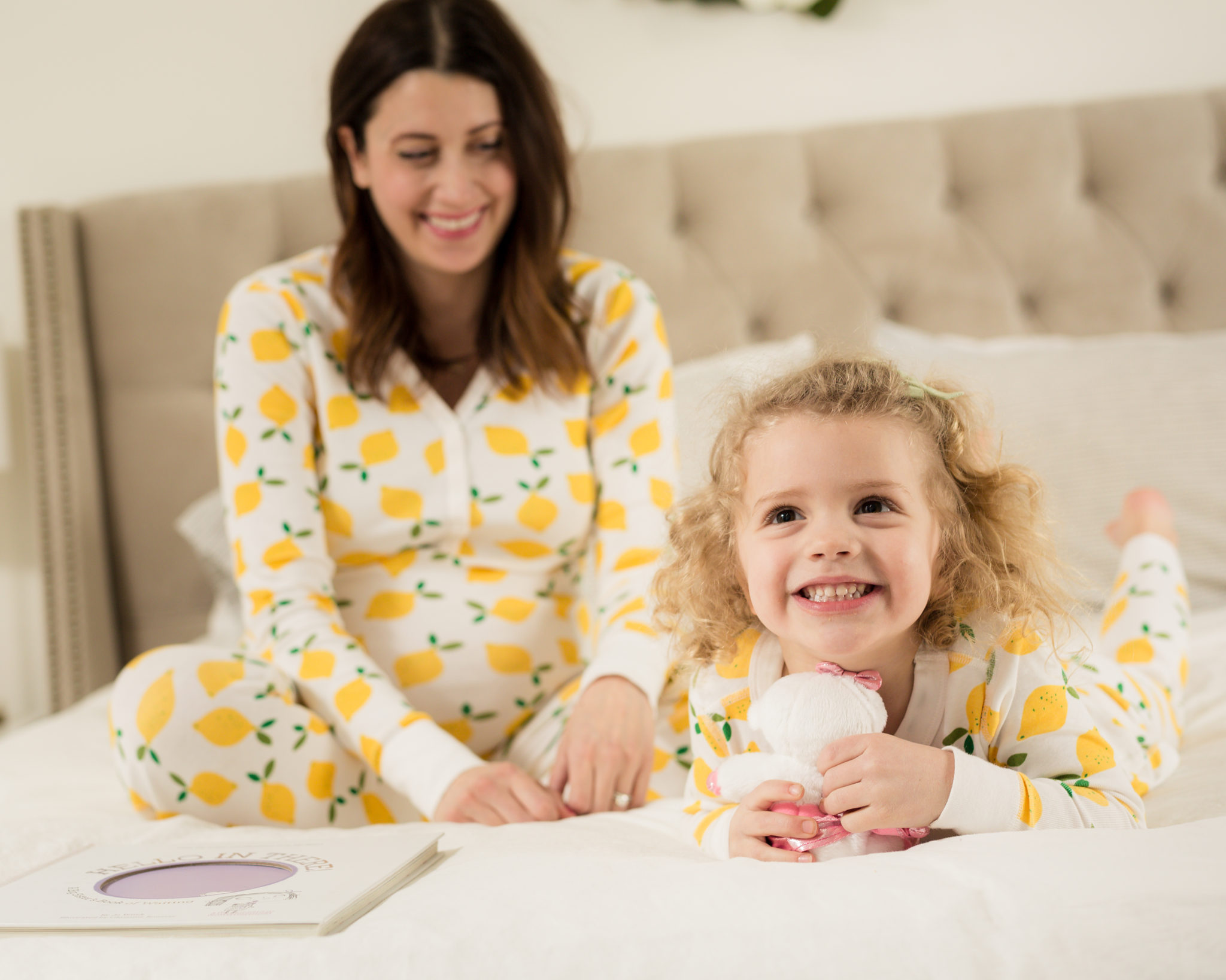 mommy and me matching pajamas | hanna andersson family pajamas on allweareblog.com