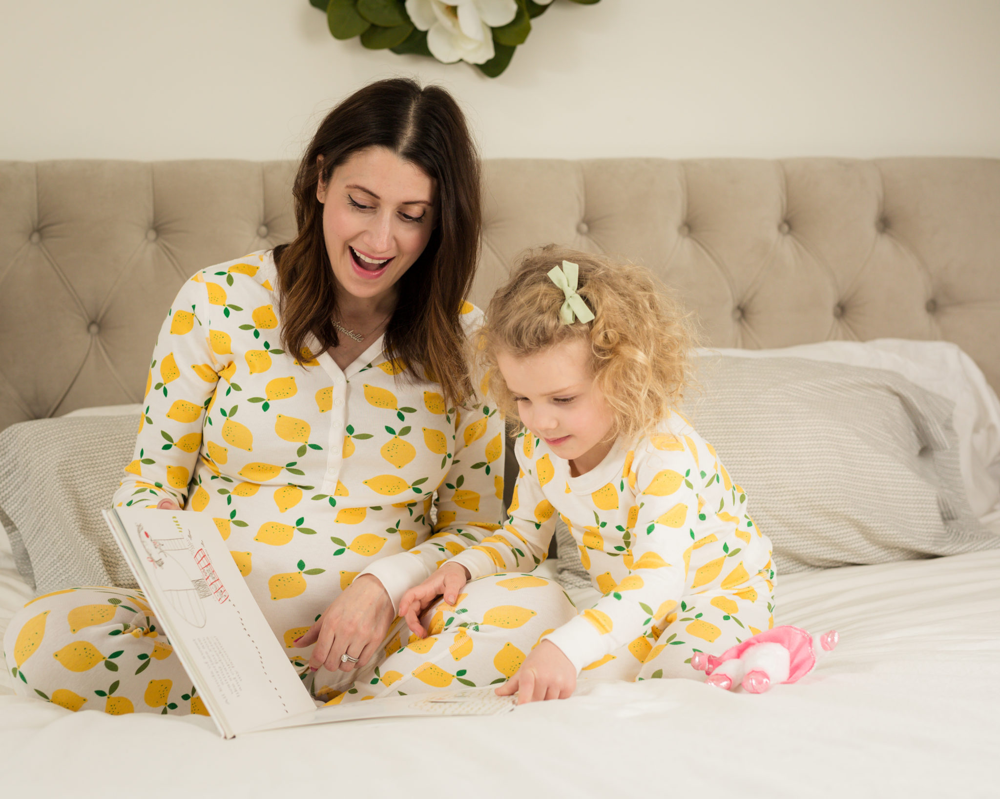 mommy and me matching pajamas | hanna andersson family pajamas on allweareblog.com